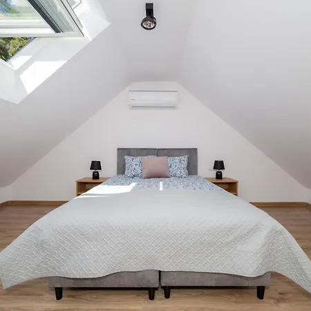 W Sam By Klif - Dwupoziomowy Z Klimatyzacja, Balkonem I Widokiem Na Apartman Ustka